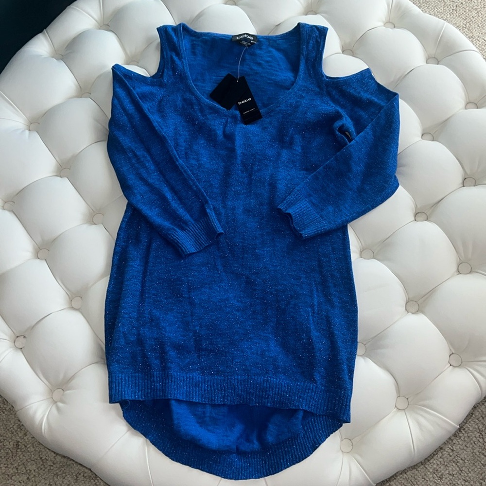 NWT BEBE COLD SHOULDER METALLIC SWEATER! Size medium